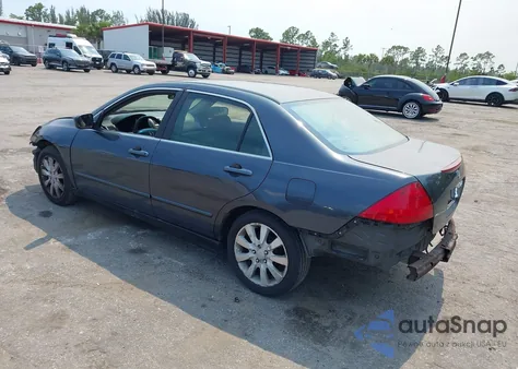 2007 Honda Accord 2.4 Lx z USA, uszkodzony, nr VIN 1HGCM56417A042966